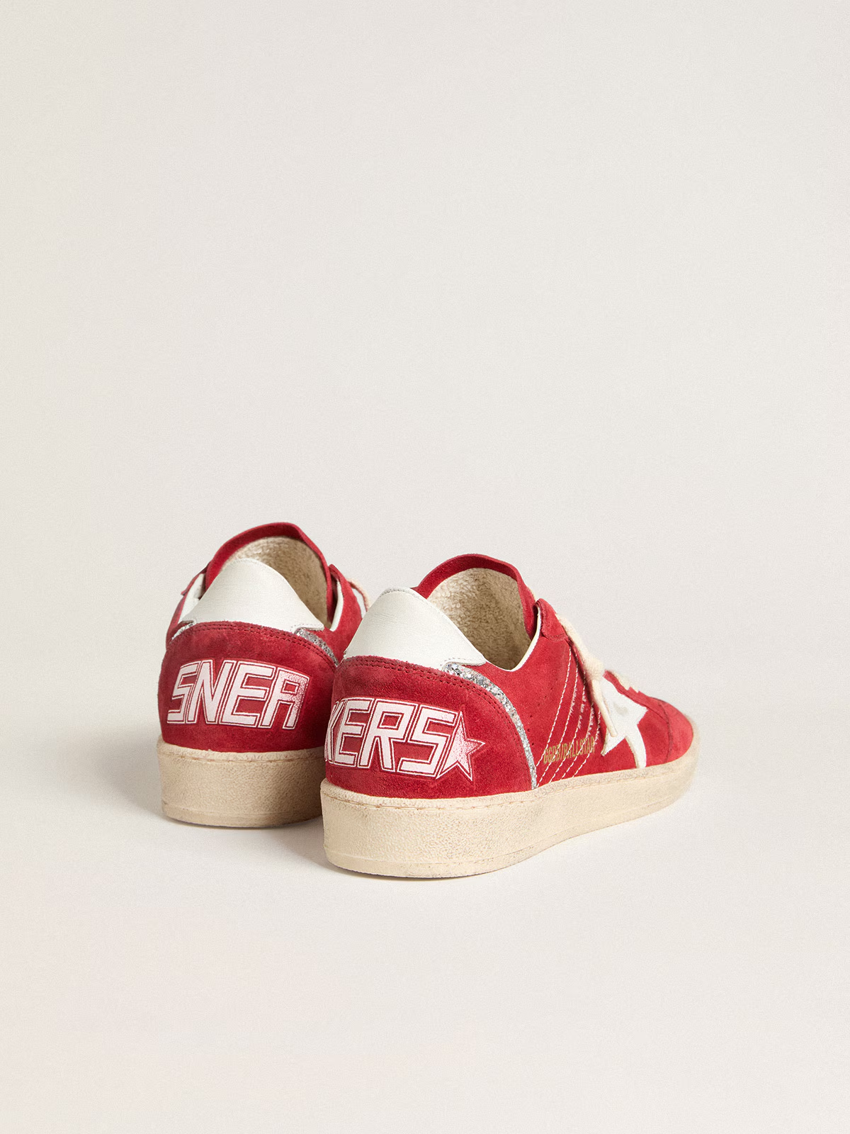 Ball Star de suede vermelho com estrela e talão de couro branco