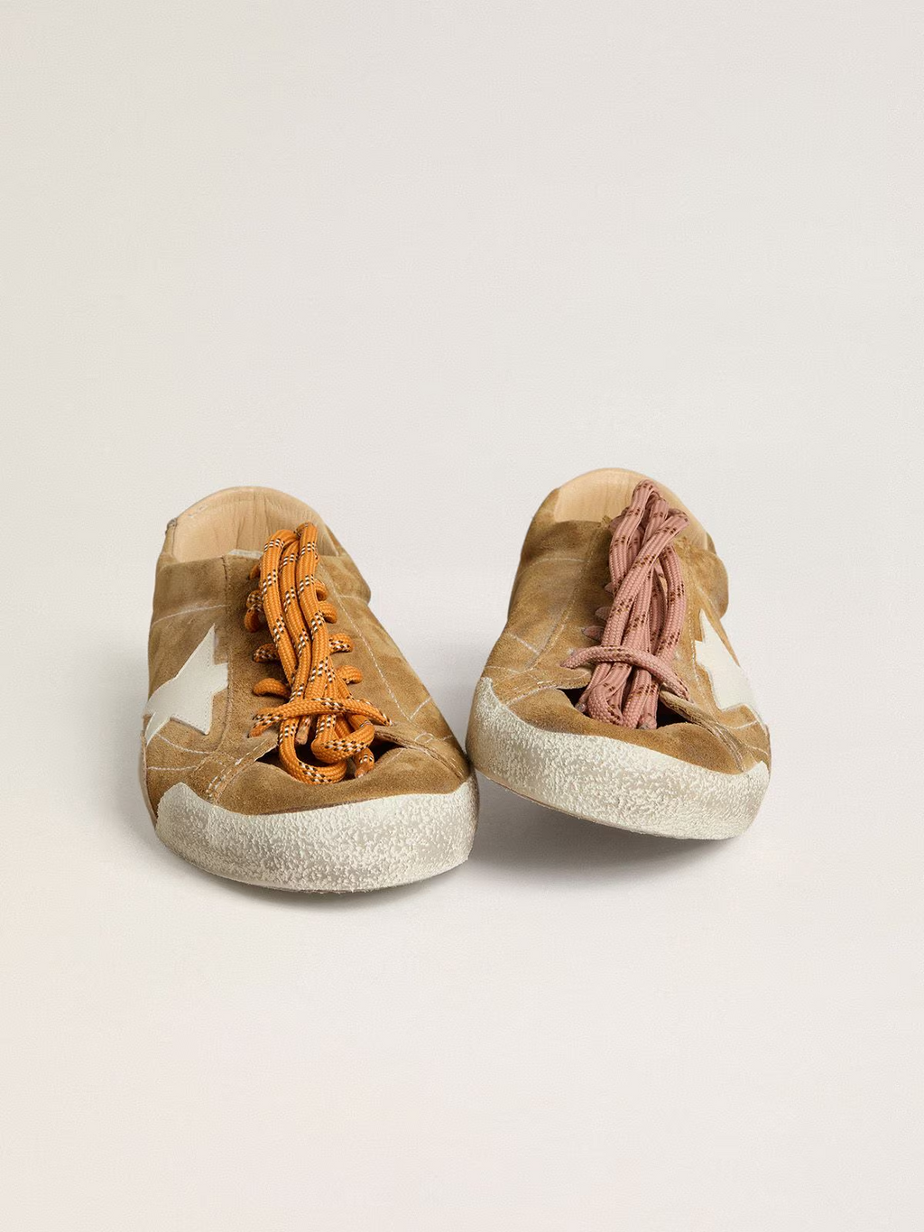 True-Star Donna in suede color tabacco con stella bianca e talloncino platino