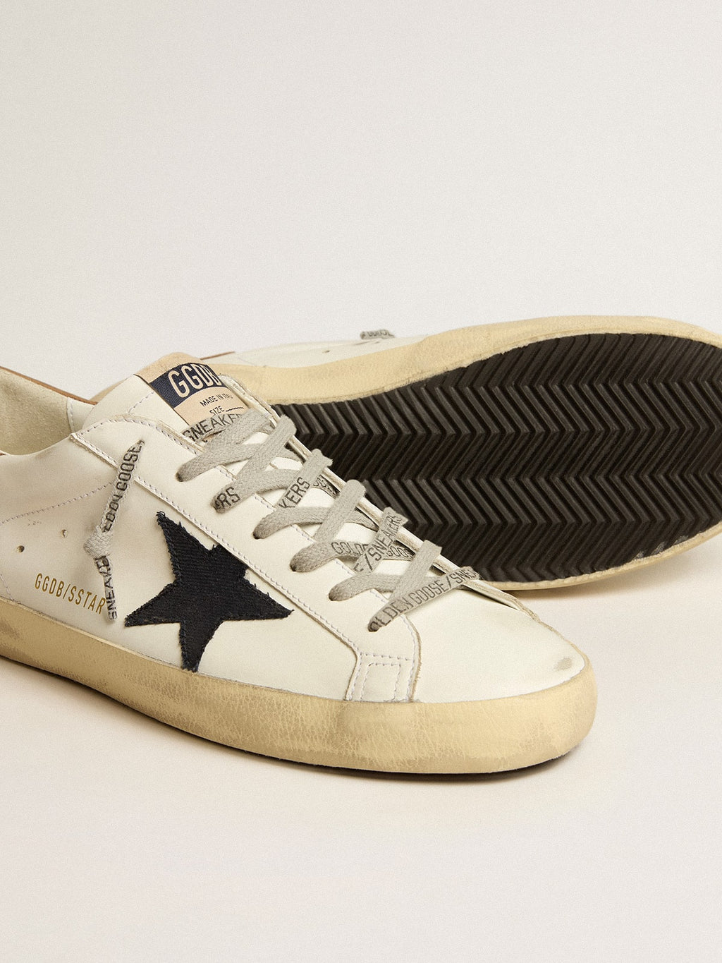 Super-Star con estrella de lona azul y lengüeta de talón de cuero color tabaco