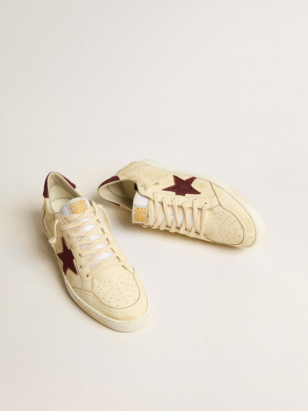 Men's Ball Star en napa beige con estrella y lengüeta en rejilla burdeos