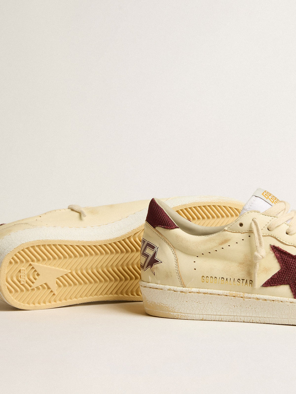 Men's Ball Star en napa beige con estrella y lengüeta en rejilla burdeos