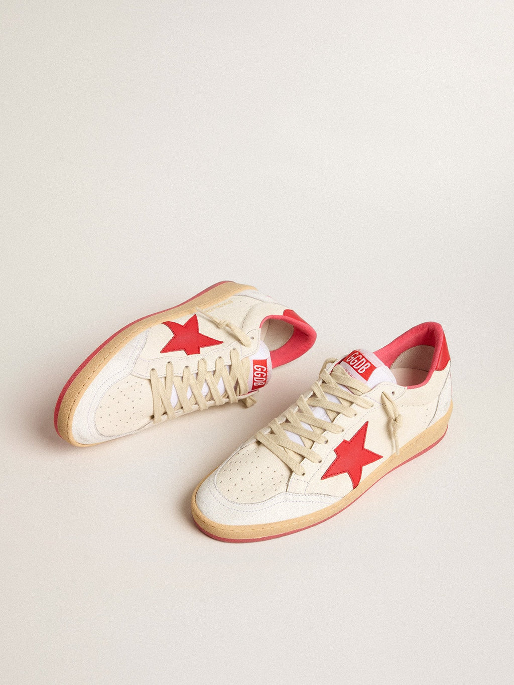 Sneakers Ball Star da uomo in pelle bianca con stella e talloncino rossi