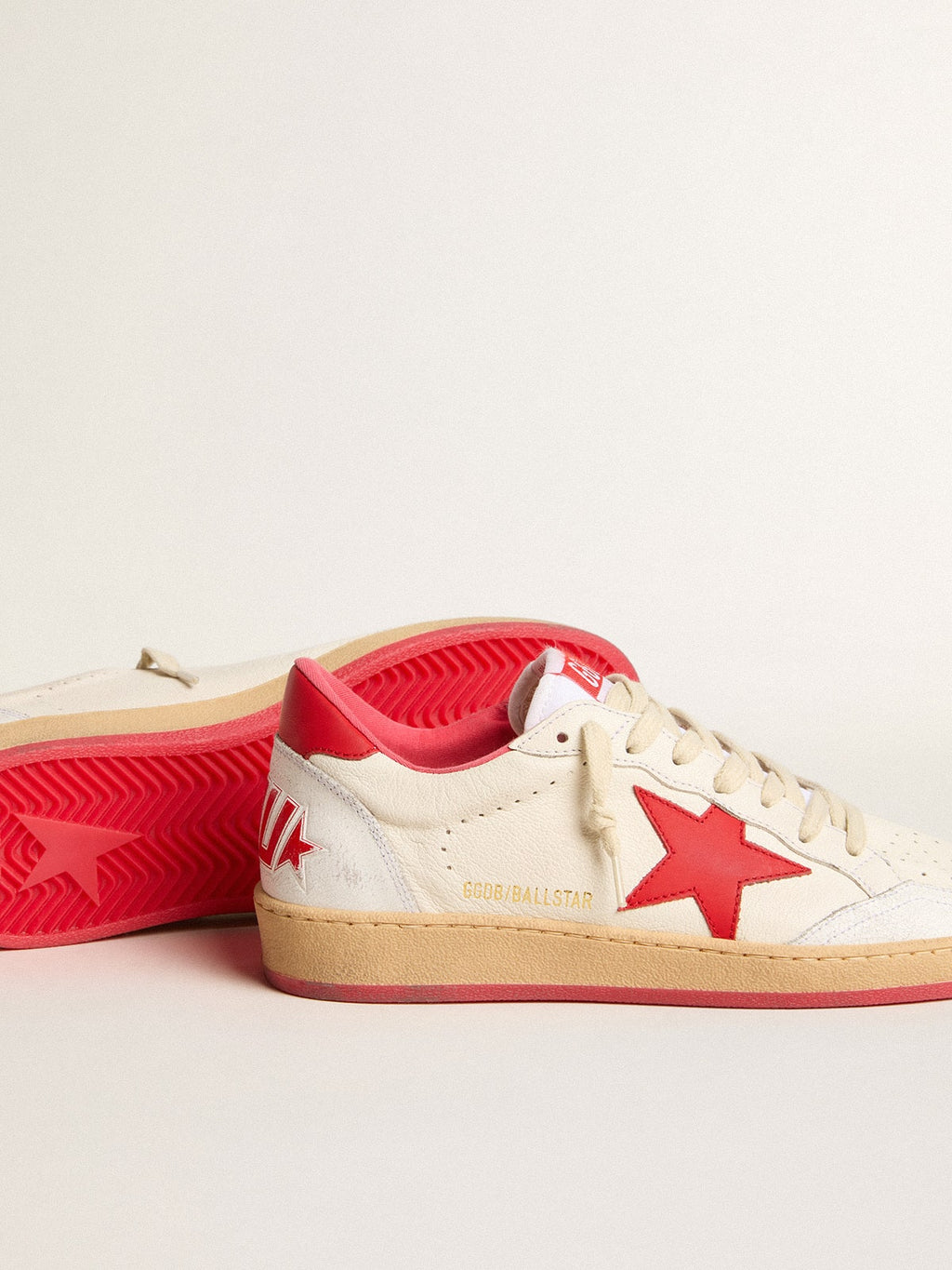 Sneakers Ball Star da uomo in pelle bianca con stella e talloncino rossi