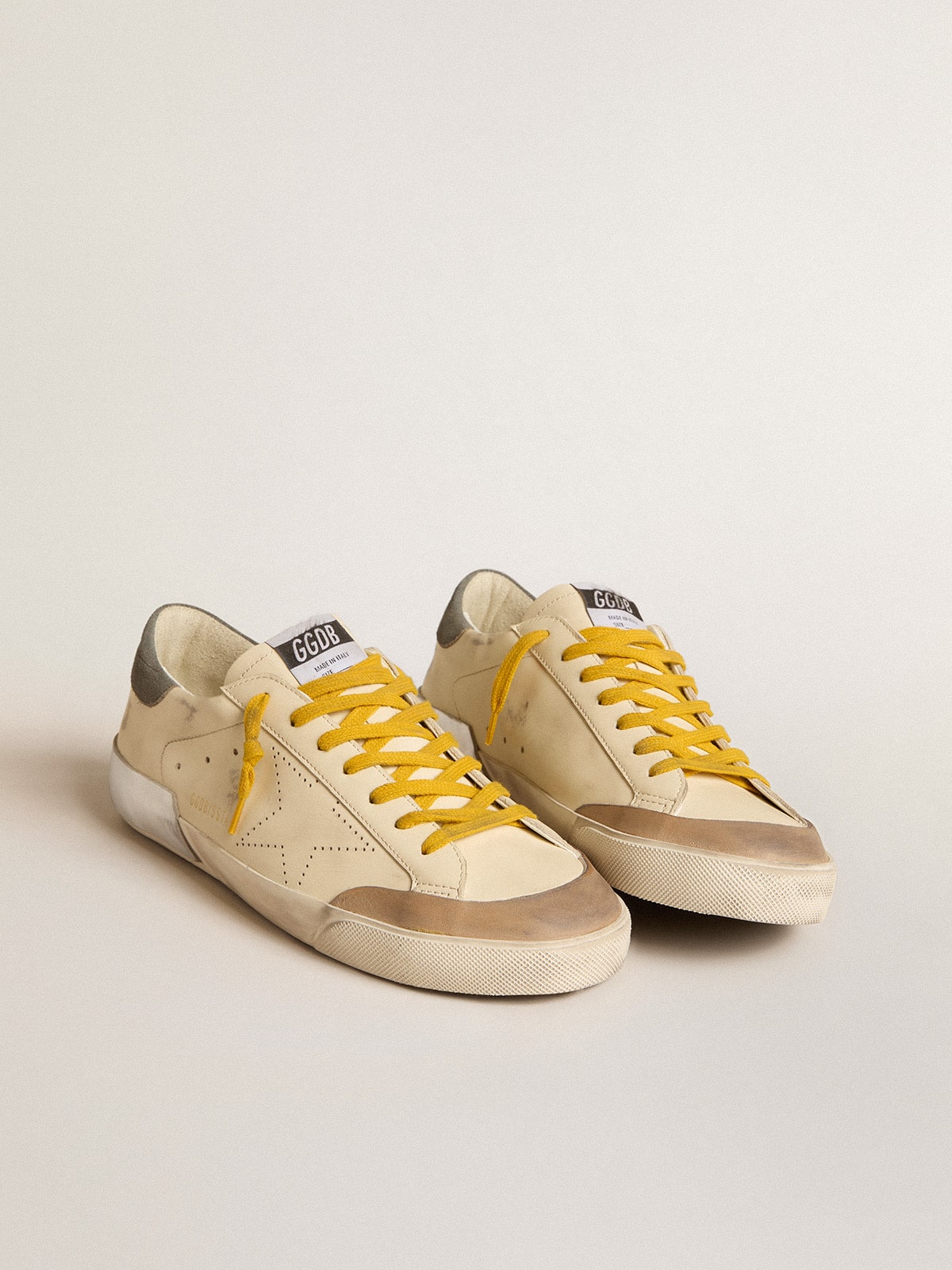 Super-Star in leather with perforated star and gray suede heel tab