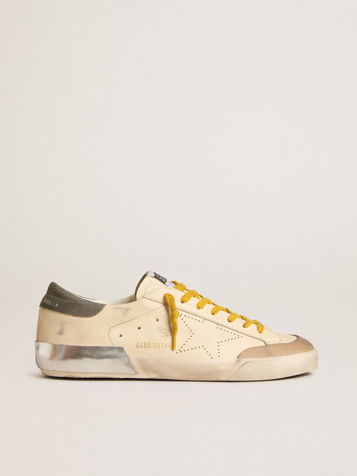 Super-Star in leather with perforated star and gray suede heel tab