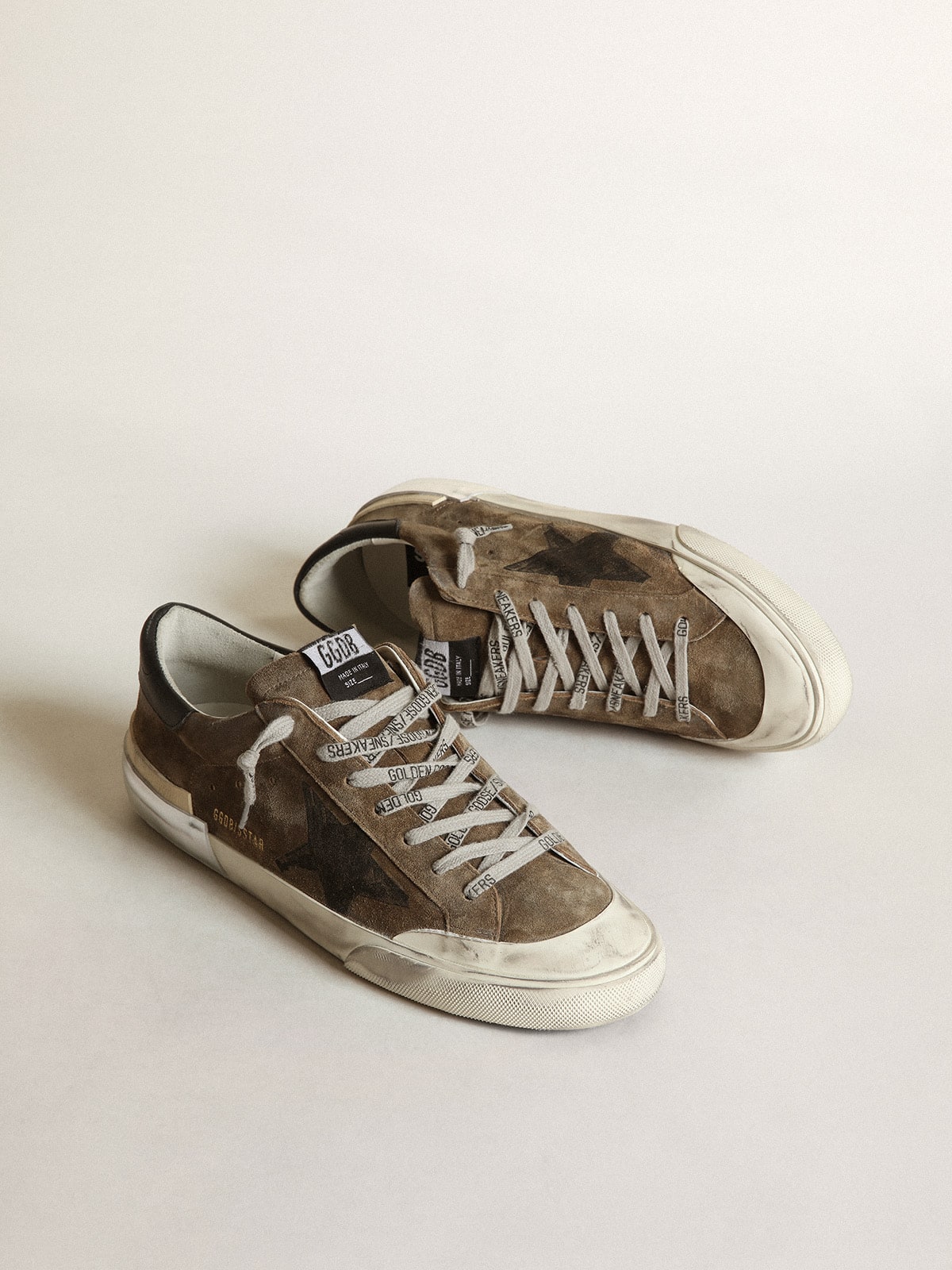 Super-Star LTD in camoscio verde militare con stella serigrafata