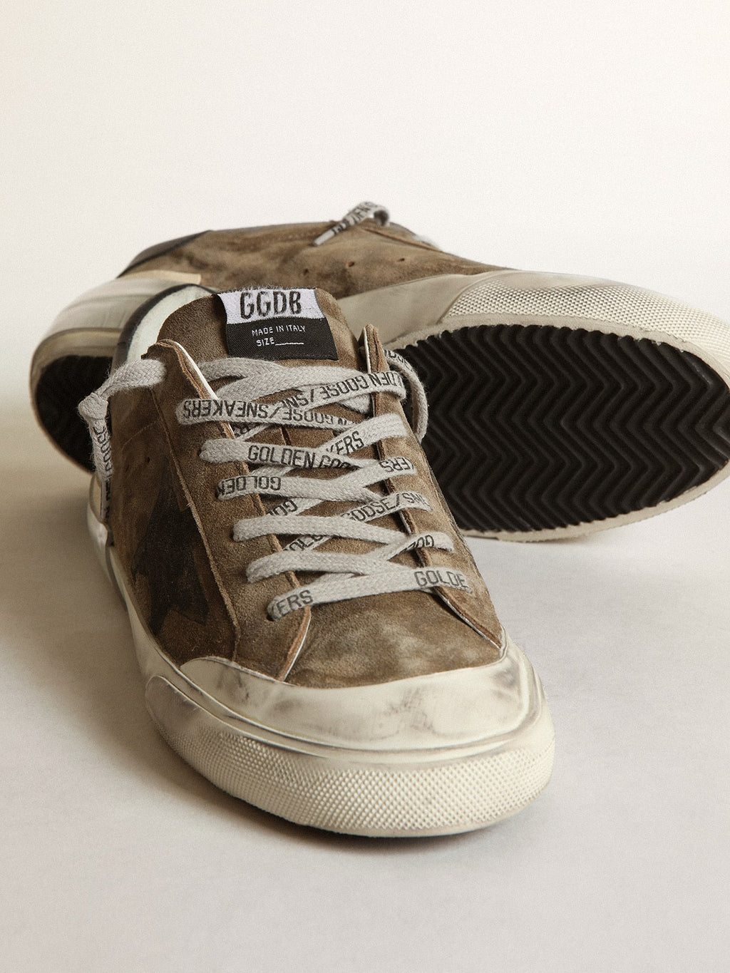Super-Star LTD in camoscio verde militare con stella serigrafata