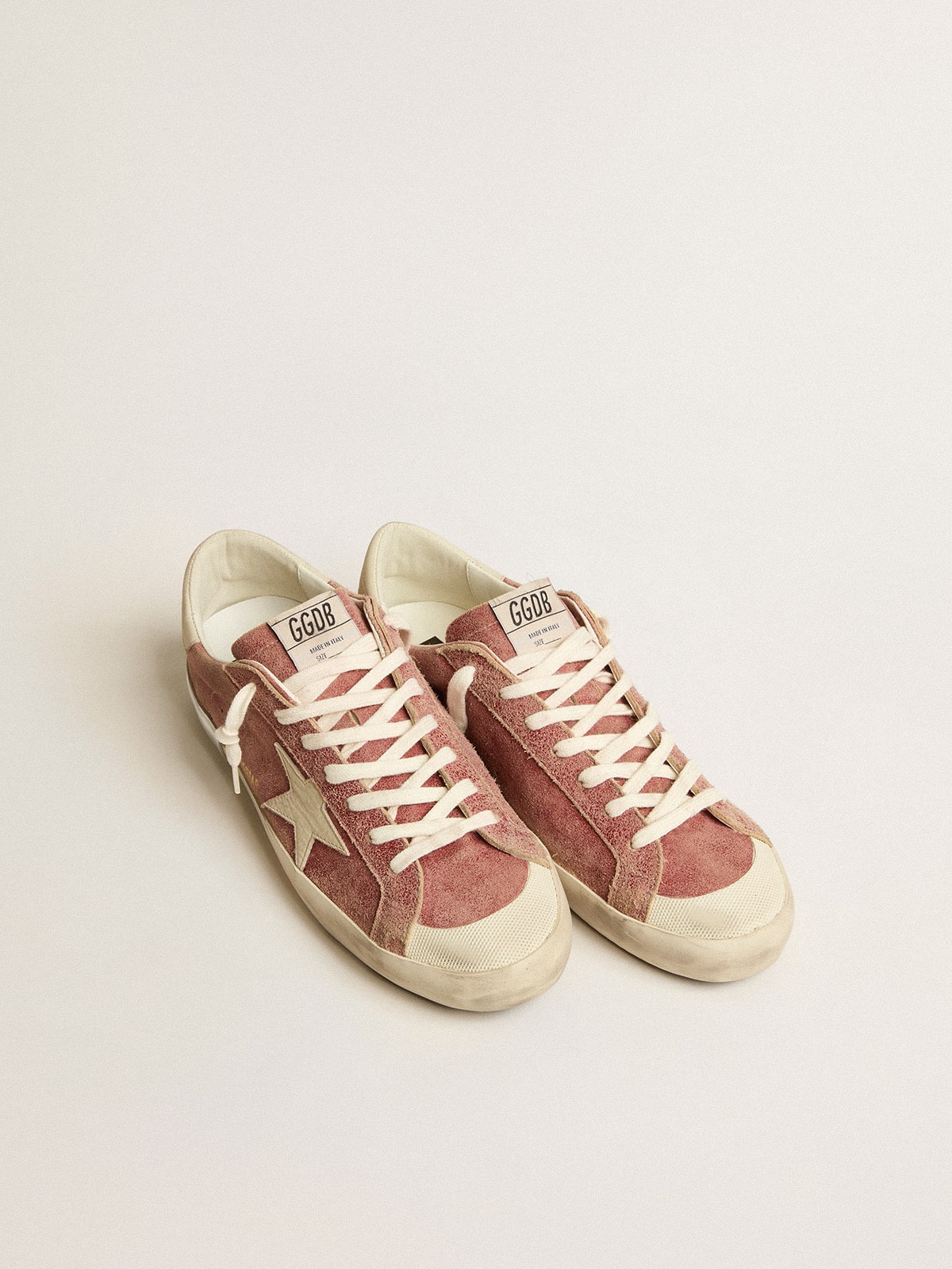 Super-Star de piel roja con estrella y lengüeta del talón de nobuk color crema
