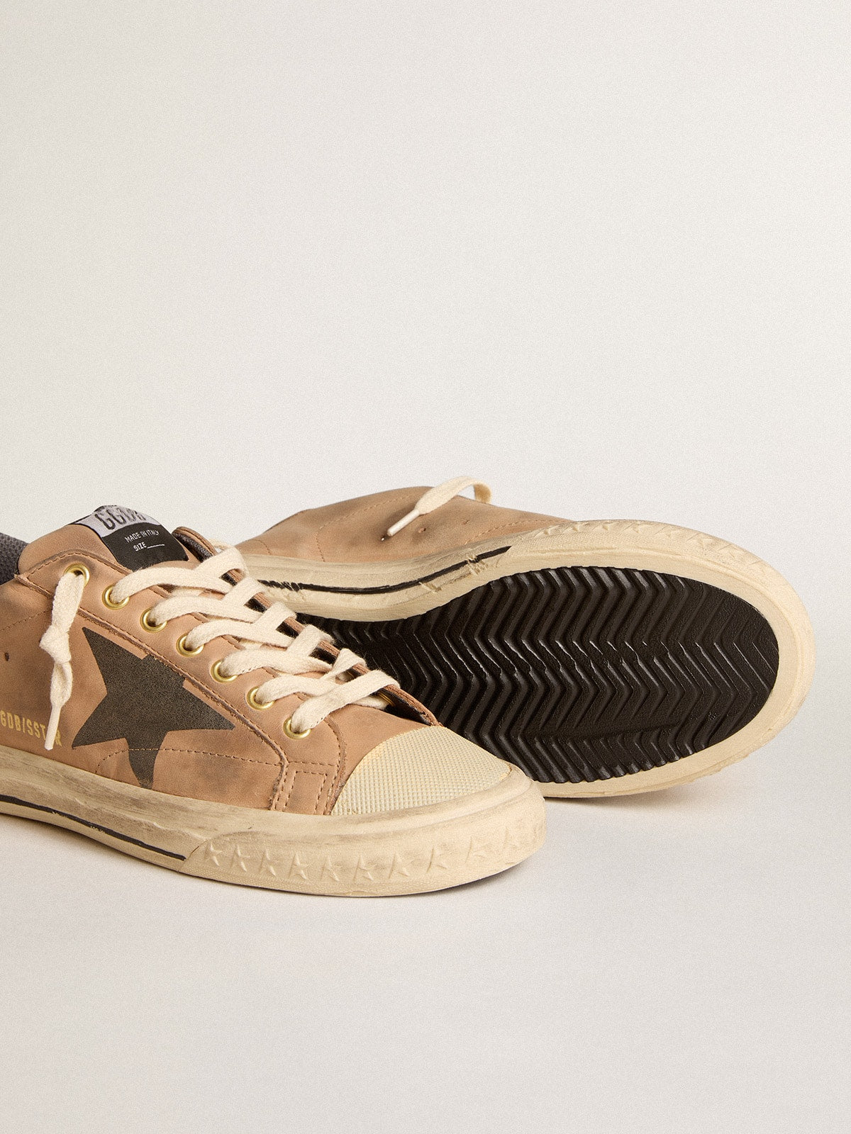 Super-Star in nabuk beige con stella stampata nera e talloncino in pelle